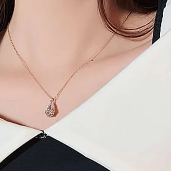 Gold Plated Teardrop Crystal Charm Necklace✨ - Picture 5 of 5
